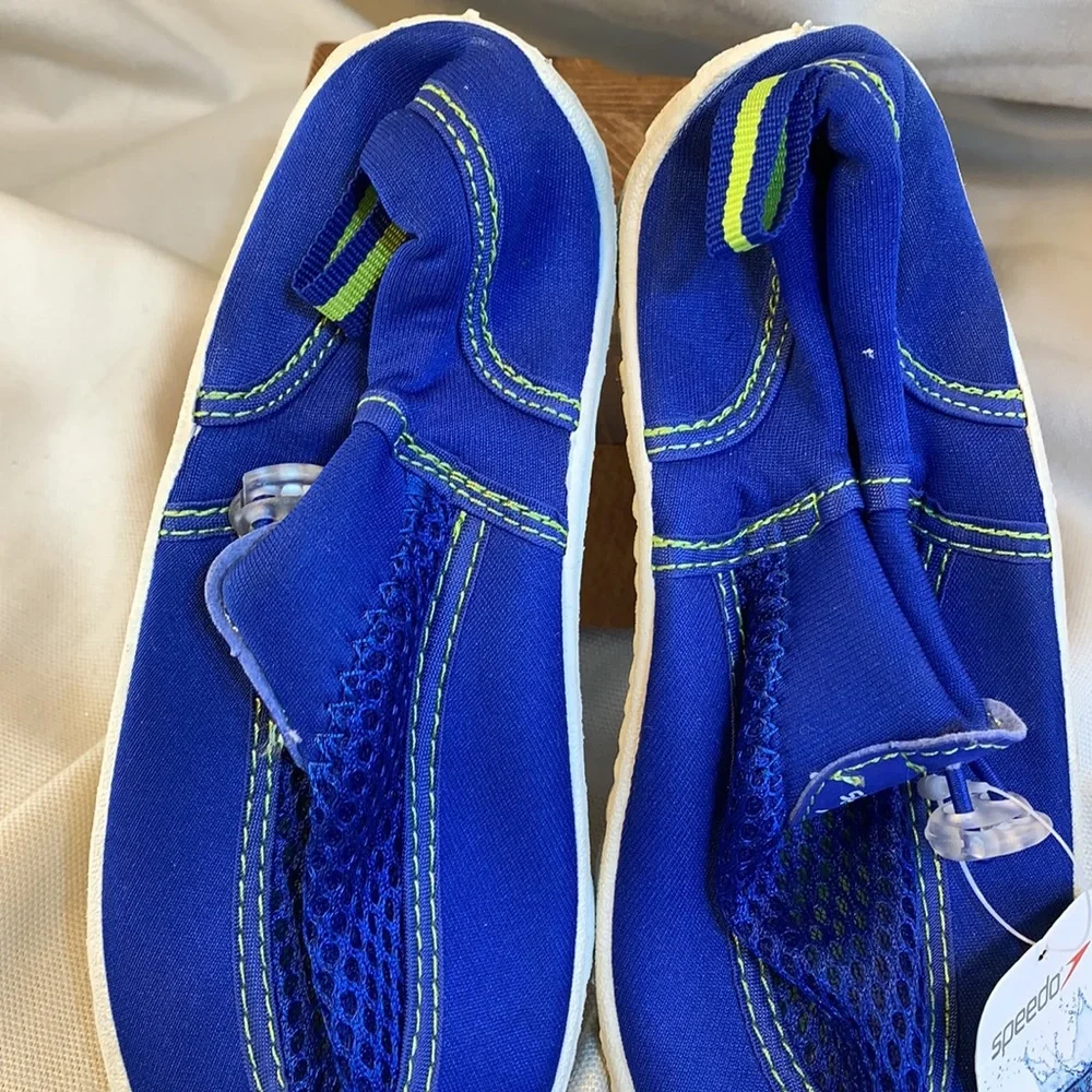 NWT Speedo water shoes Royal Blue